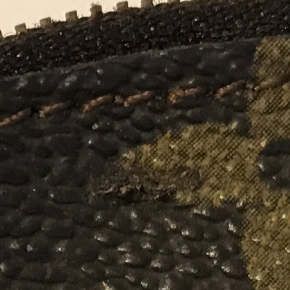 Louis Vuitton Keychain Coin Purse - Picture 6 of 6